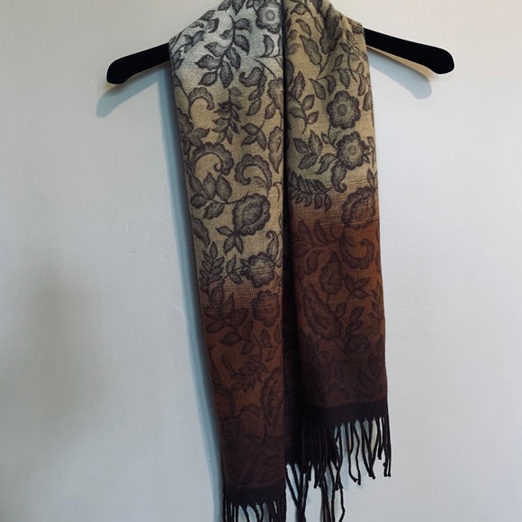 The softest non-cashmere scarf possible - Picture 2 of 2